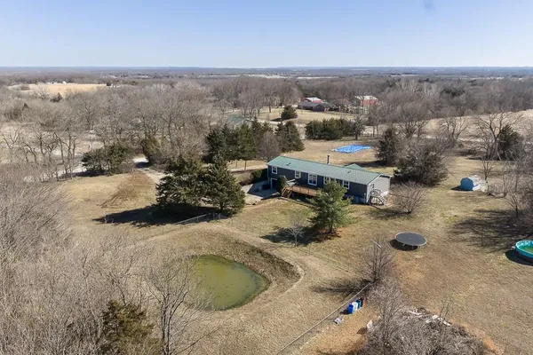$389,950 | 39010 Lonestar Road, Fontana, KS 66026