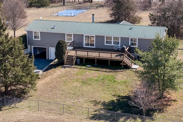 $389,950 | 39010 Lonestar Road, Fontana, KS 66026