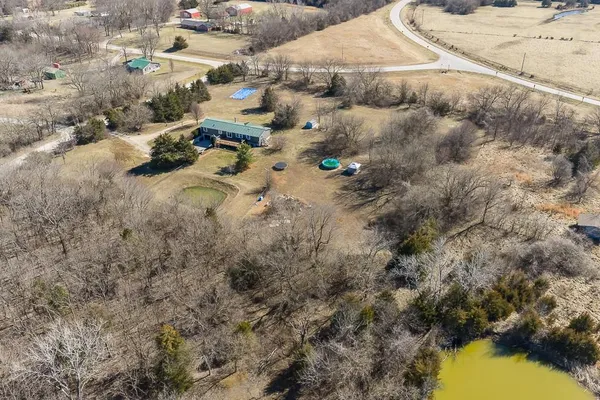 $389,950 | 39010 Lonestar Road, Fontana, KS 66026