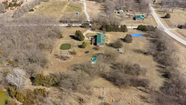 $389,950 | 39010 Lonestar Road, Fontana, KS 66026