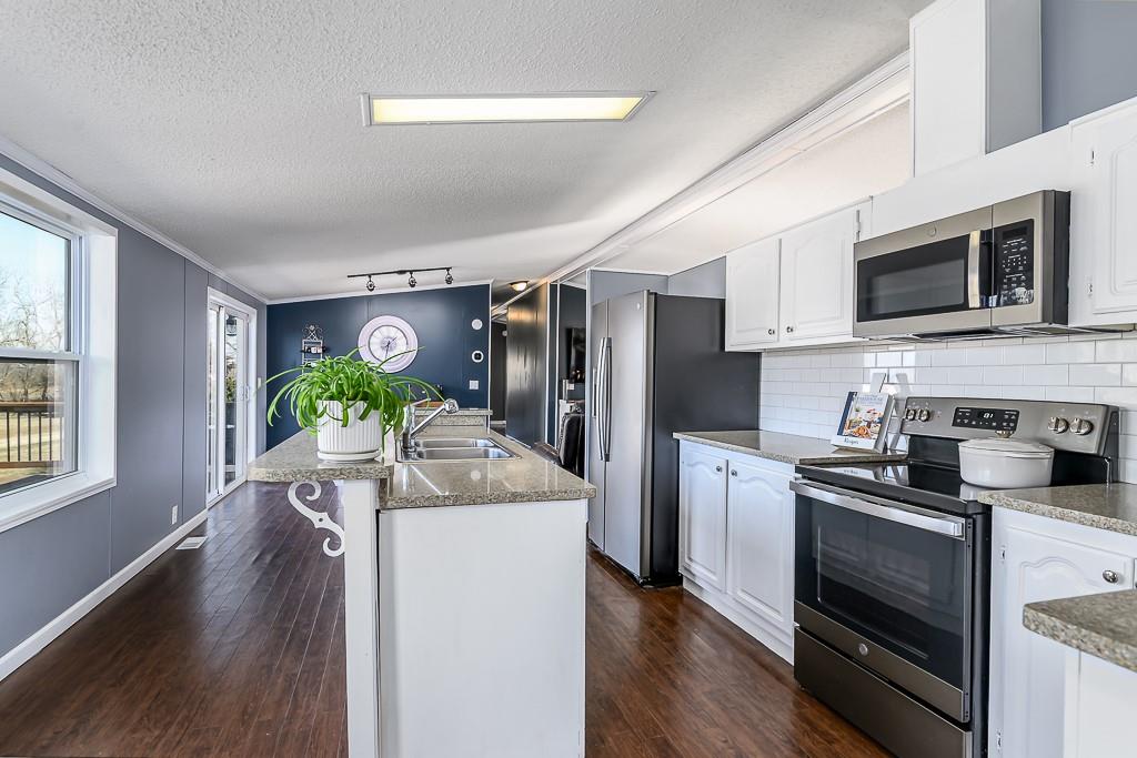 39010 Lonestar Road Fontana, KS 66026 - Photo 6 of 39