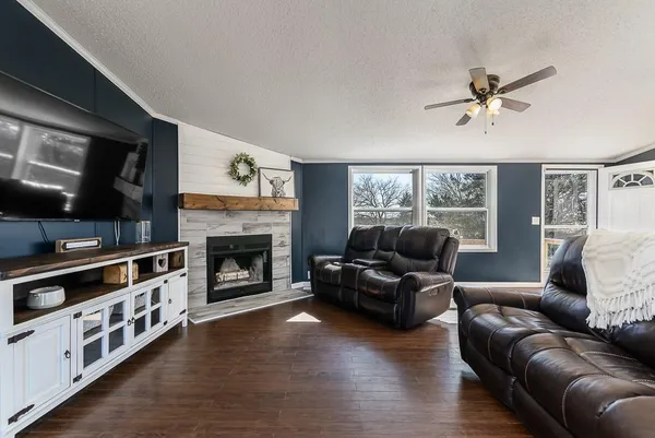 $389,950 | 39010 Lonestar Road, Fontana, KS 66026