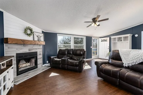 $389,950 | 39010 Lonestar Road, Fontana, KS 66026