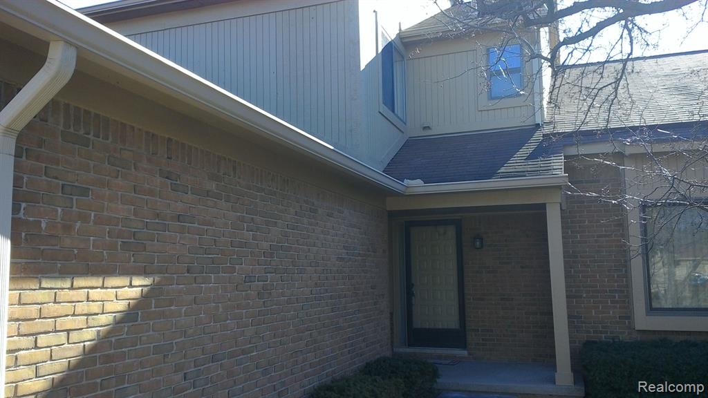 628 Tennyson Rochester Hills, MI 48307 - Photo 3 of 32
