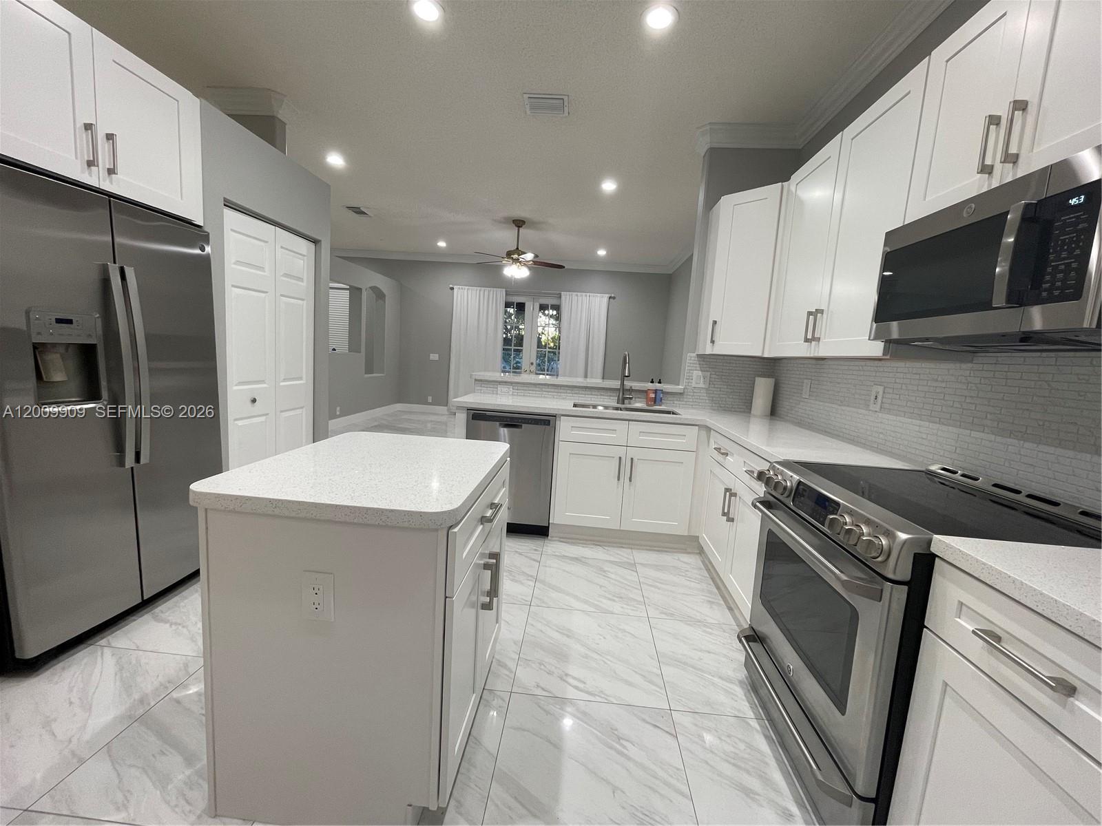 5263 Southwest 34th Way Hollywood, FL 33312 - Photo 19 of 32