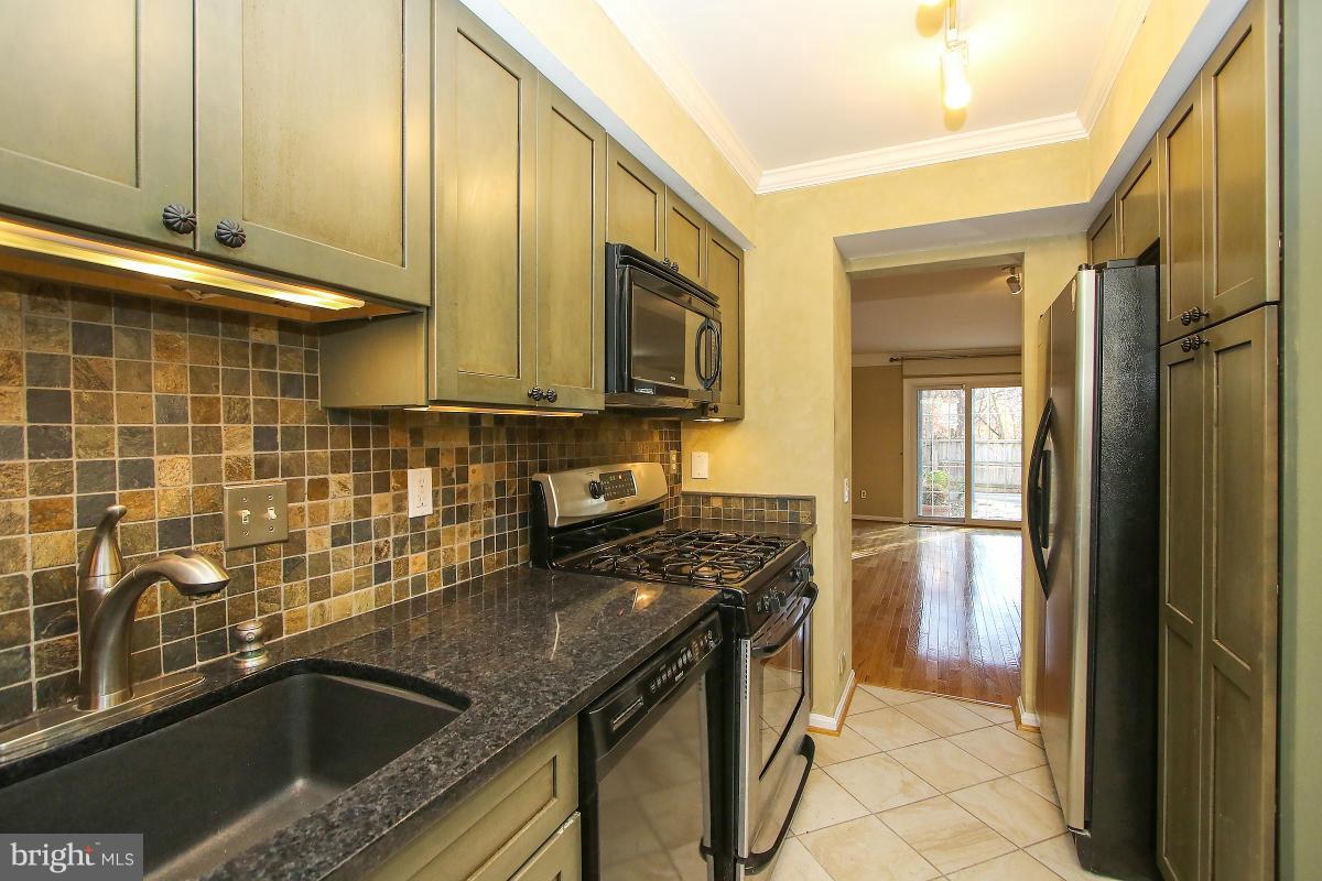 153 Finale Terrace Silver Spring, MD 20901 - Photo 14 of 27 Kitchen