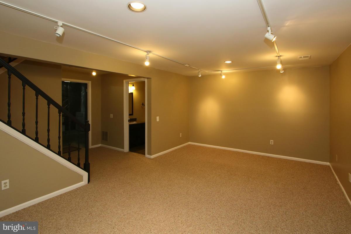 153 Finale Terrace Silver Spring, MD 20901 - Photo 24 of 27 Family Room