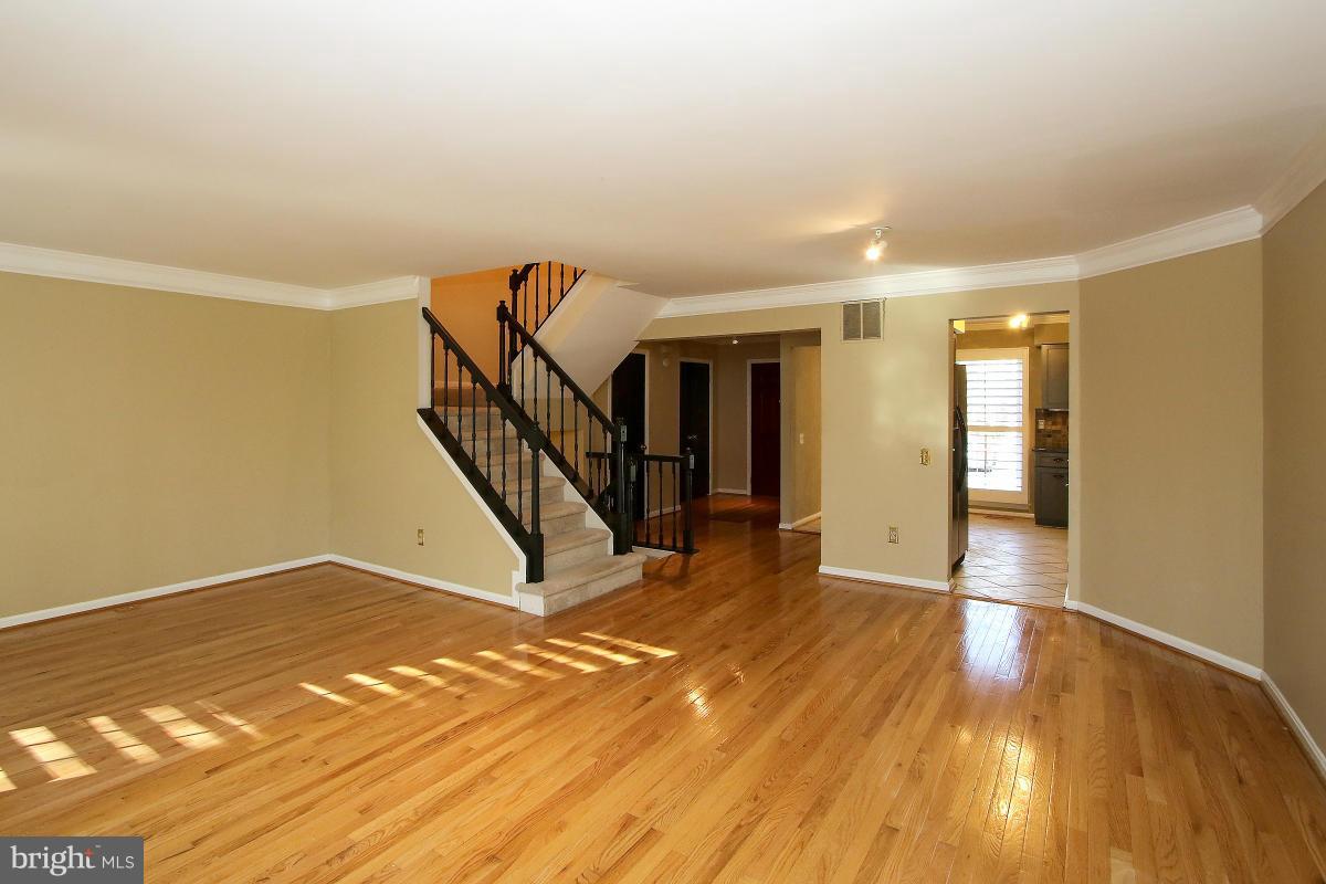 153 Finale Terrace Silver Spring, MD 20901 - Photo 7 of 27 Living Room