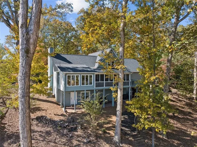 a view of a house with a yard
