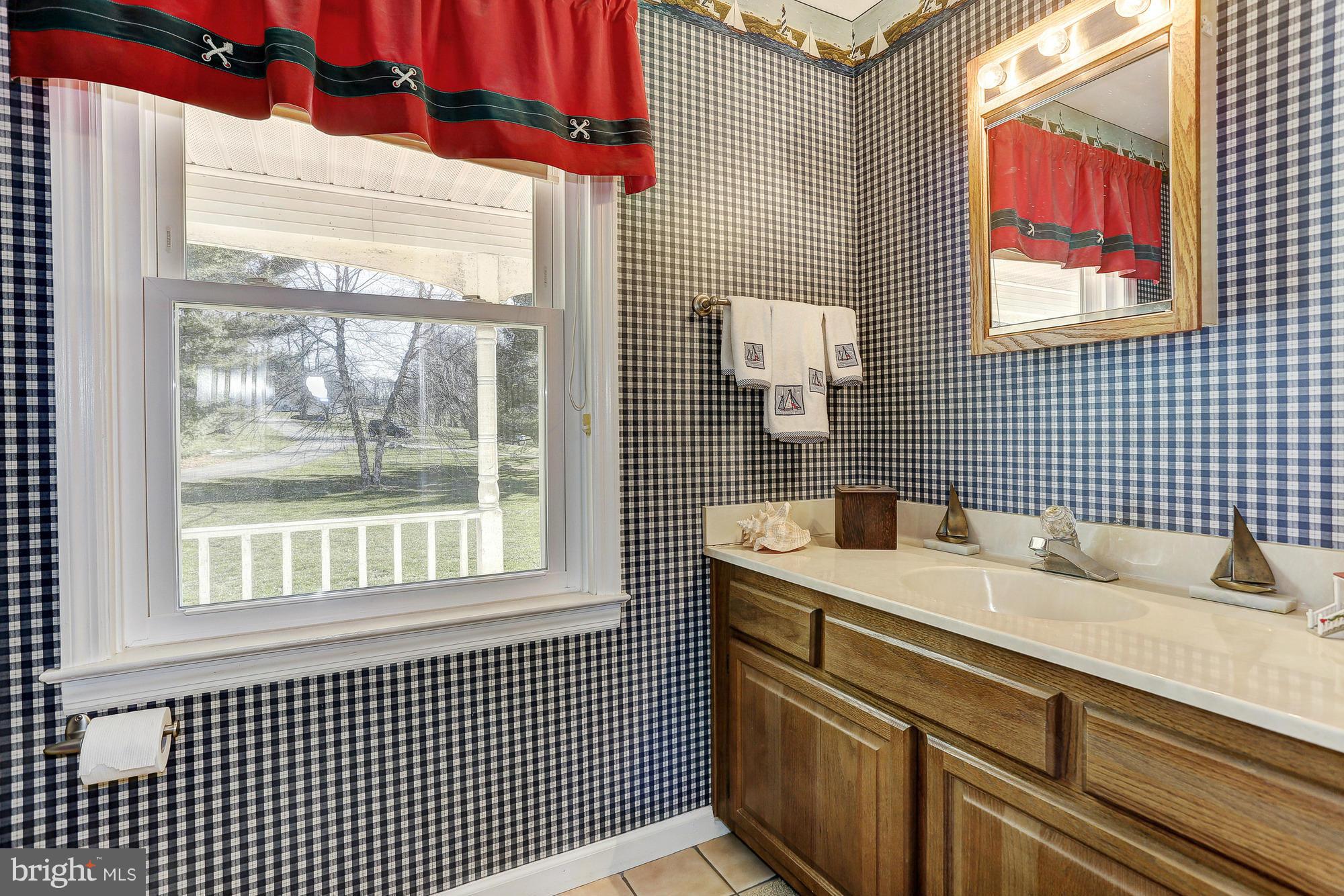 912 Watersville Road Mount Airy, MD 21771 - Photo 14 of 30 Powder Room