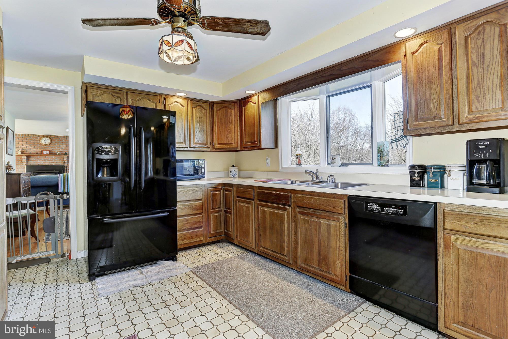 912 Watersville Road Mount Airy, MD 21771 - Photo 9 of 30 Kitchen