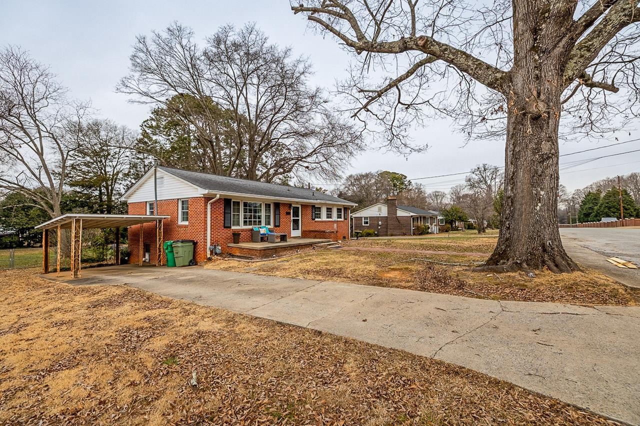 712 Lyman Street Gaffney, SC 29340 - Photo 7 of 28
