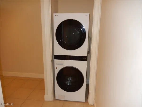 a close up view of a washer and dryer