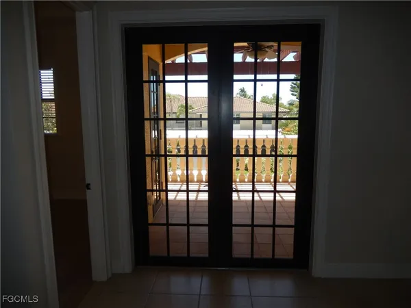 a view of empty room with window