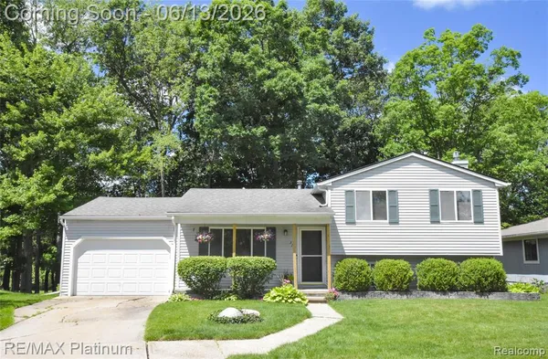 $339,900 | 317 Woodlake Drive, Brighton, MI 48116