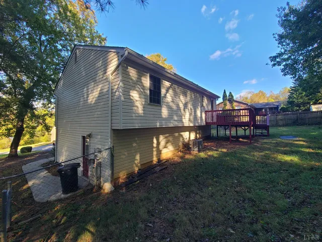 a view of house with backyard