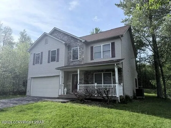 a view of front of a house with a yard