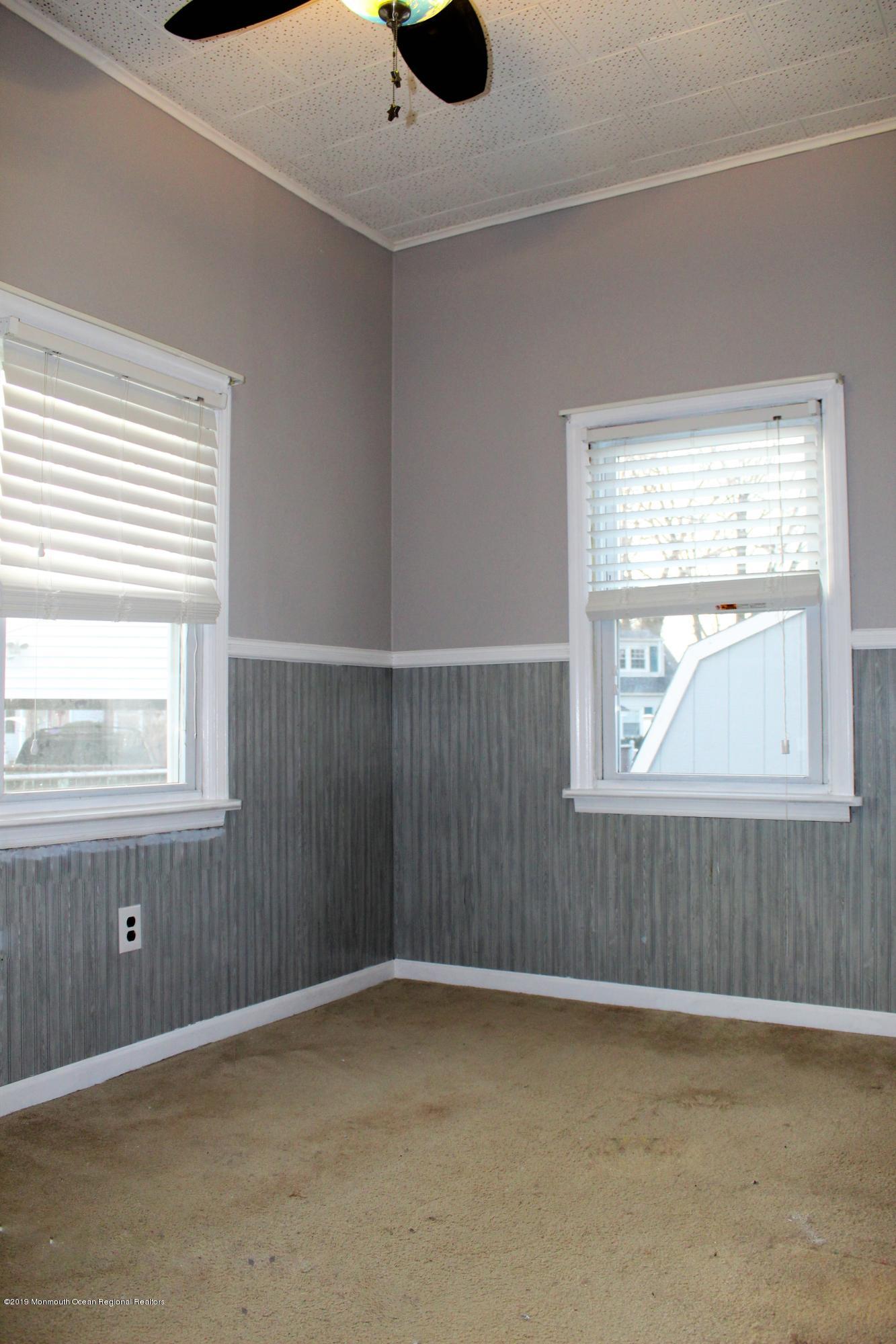 221 Maple Place Keyport, NJ 07735 - Photo 13 of 21 10