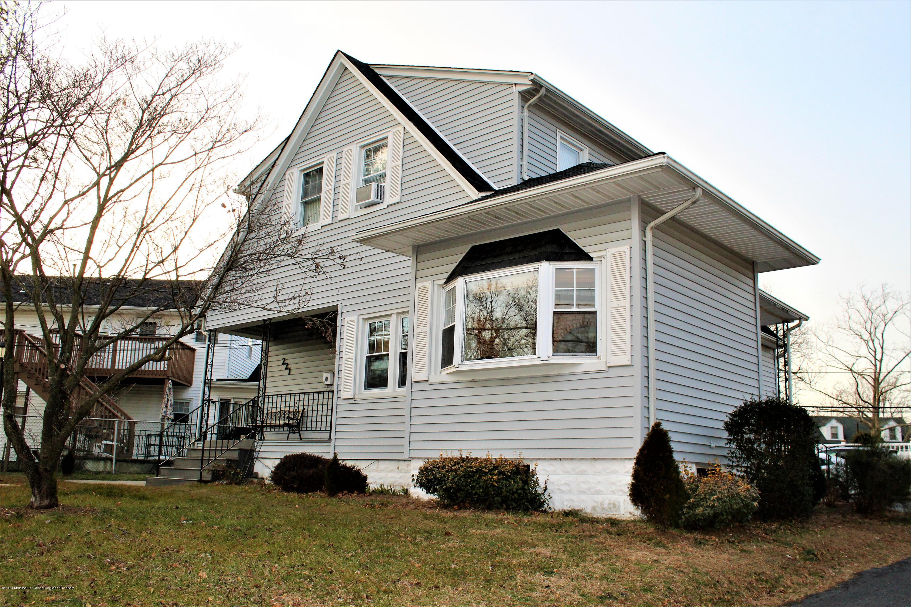 221 Maple Place Keyport, NJ 07735 - Photo 2 of 21 15