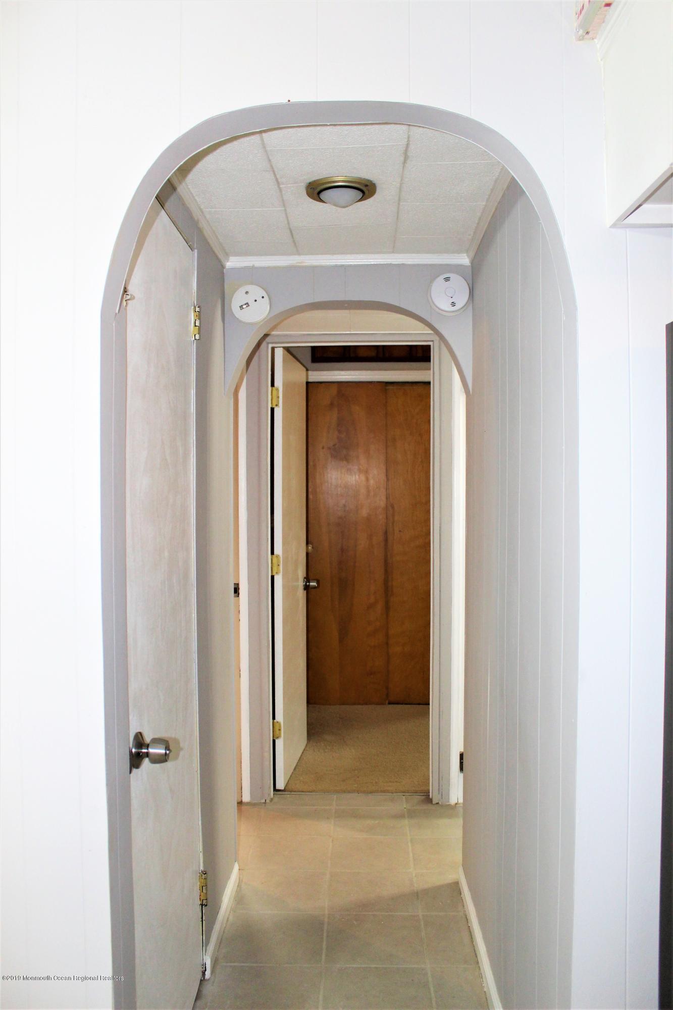 221 Maple Place Keyport, NJ 07735 - Photo 4 of 21 2