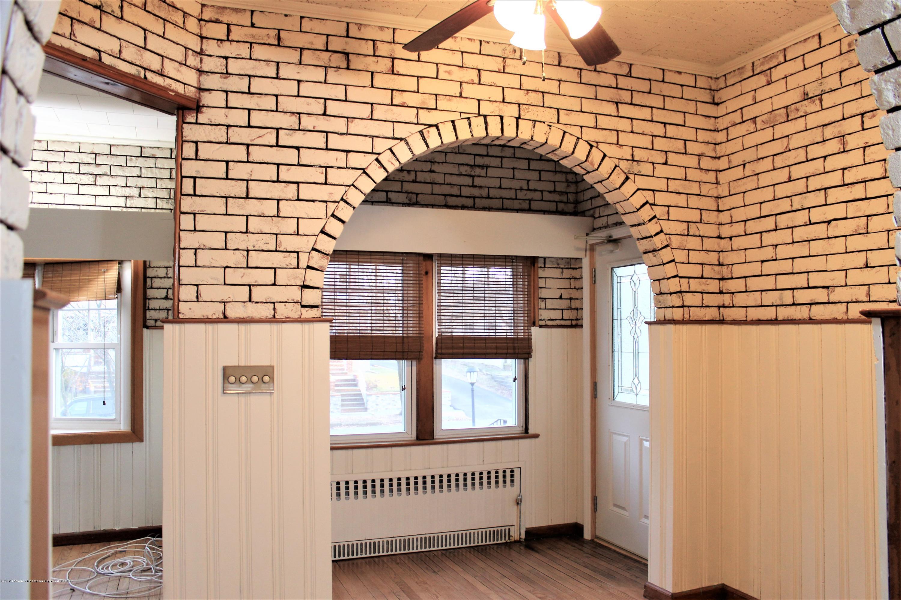 221 Maple Place Keyport, NJ 07735 - Photo 5 of 21 3