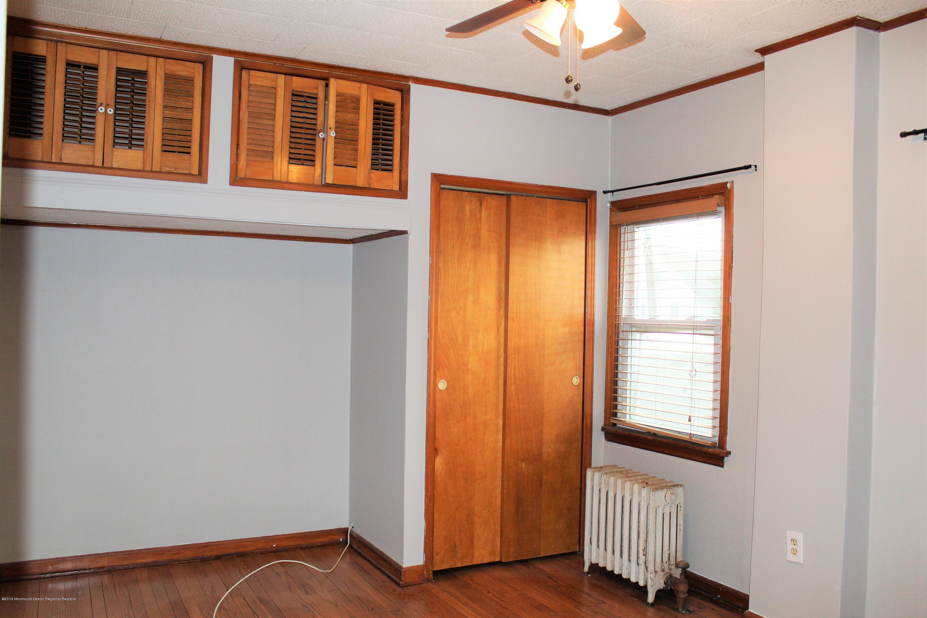 221 Maple Place Keyport, NJ 07735 - Photo 10 of 21 8