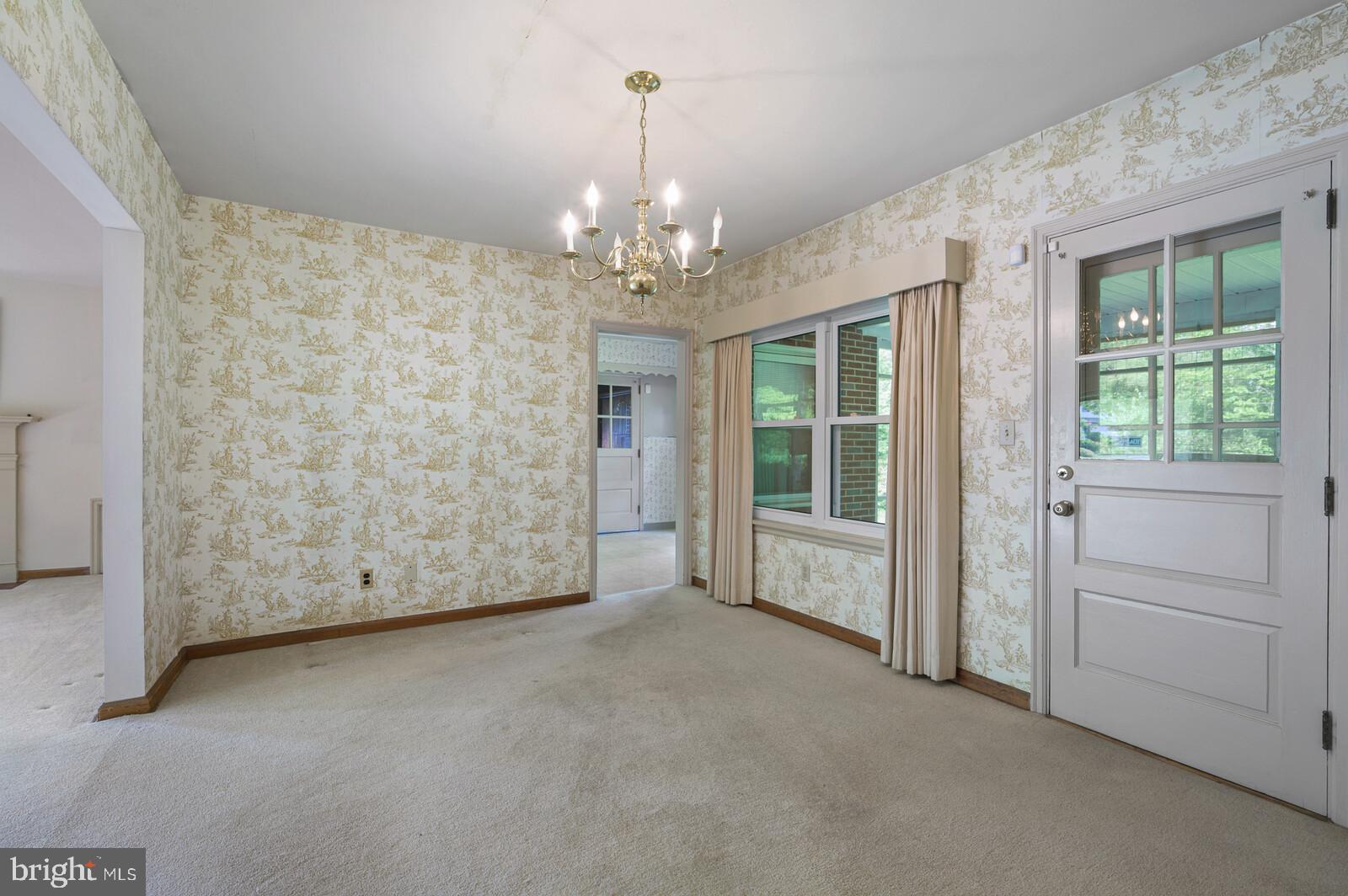 224 Beverly Road Newark, DE 19711 - Photo 5 of 20 Dining Room with Access to Porch