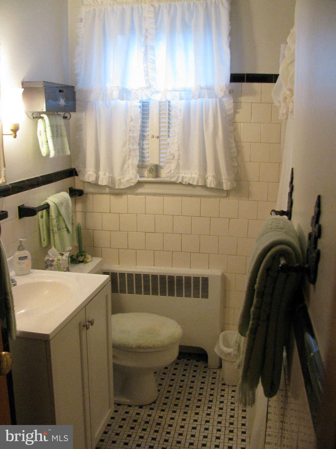 1914 Sunberry Road Baltimore, MD 21222 - Photo 14 of 20 Bath