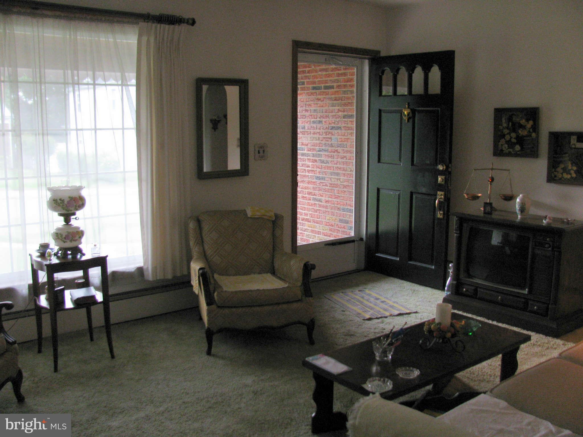 1914 Sunberry Road Baltimore, MD 21222 - Photo 6 of 20 Living Room