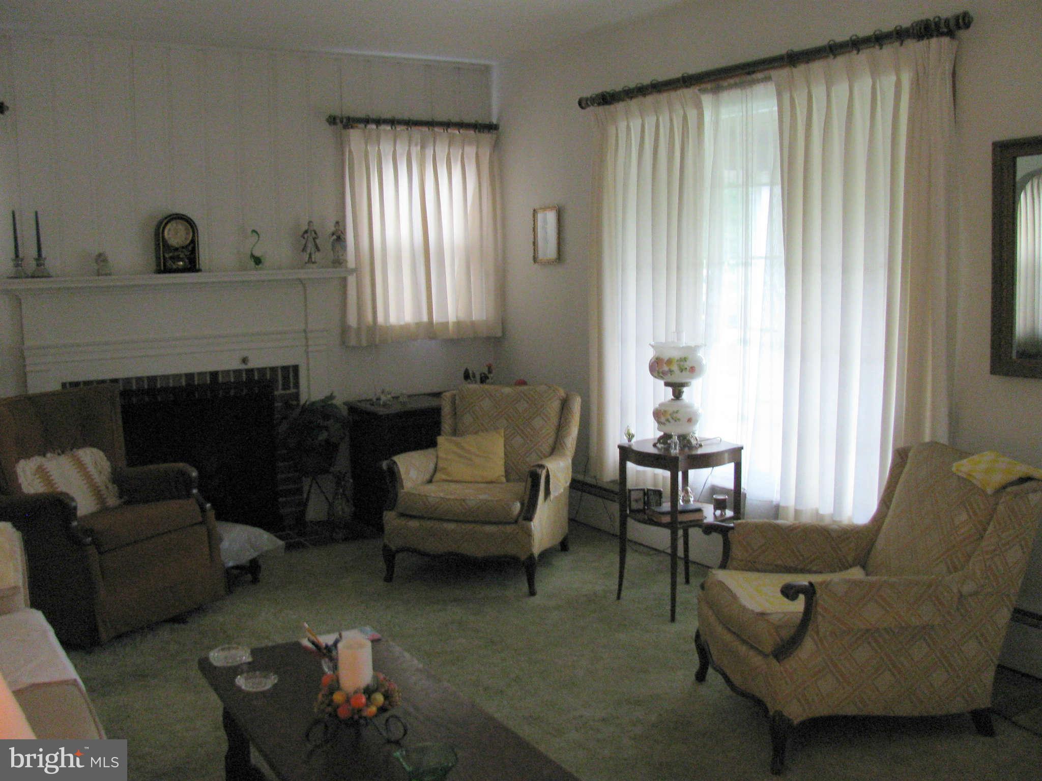 1914 Sunberry Road Baltimore, MD 21222 - Photo 7 of 20 Living Room