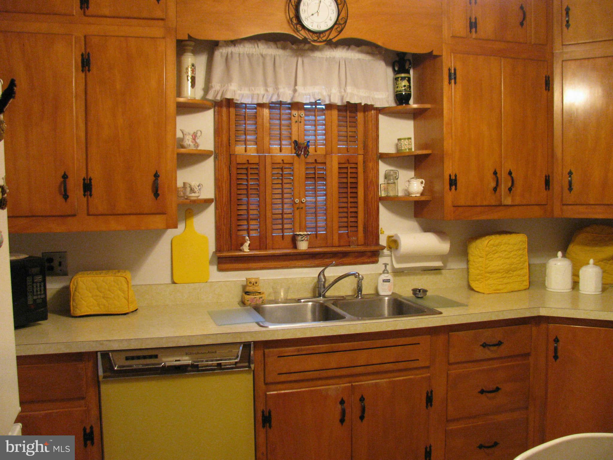 1914 Sunberry Road Baltimore, MD 21222 - Photo 9 of 20 Kitchen