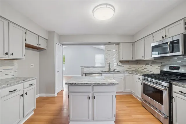 $439,900 | 14 Buchanan Lane, Streamwood, IL 60107