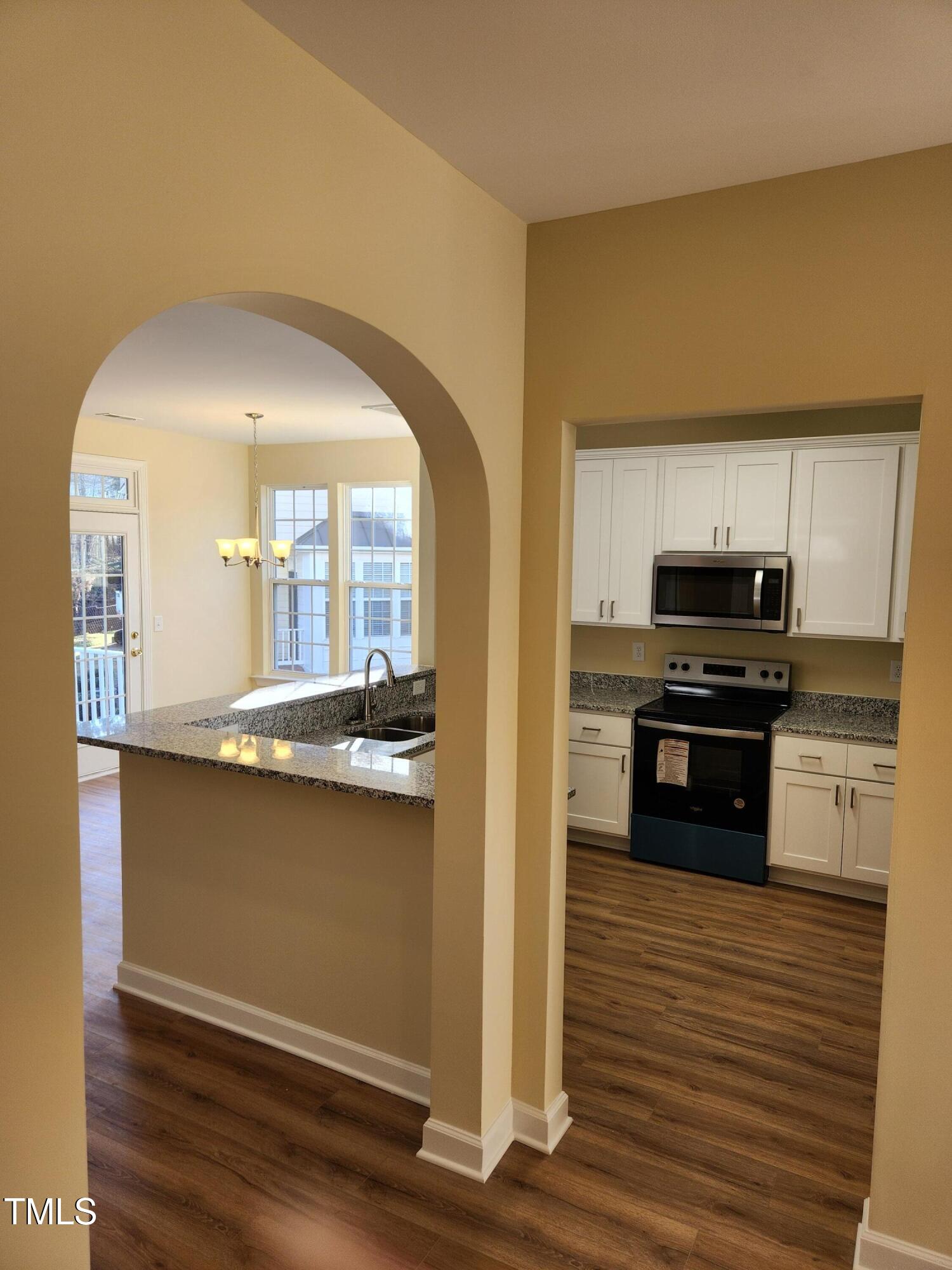 5409 Crescentview Parkway Raleigh, NC 27606 - Photo 6 of 46 Kitchen