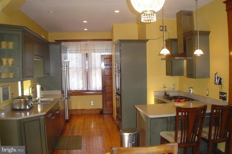3813 Ridgecroft Road Baltimore, MD 21206 - Photo 5 of 21 Kitchen