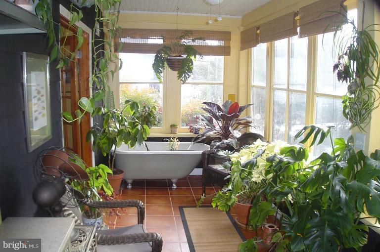 3813 Ridgecroft Road Baltimore, MD 21206 - Photo 8 of 21 Sunroom