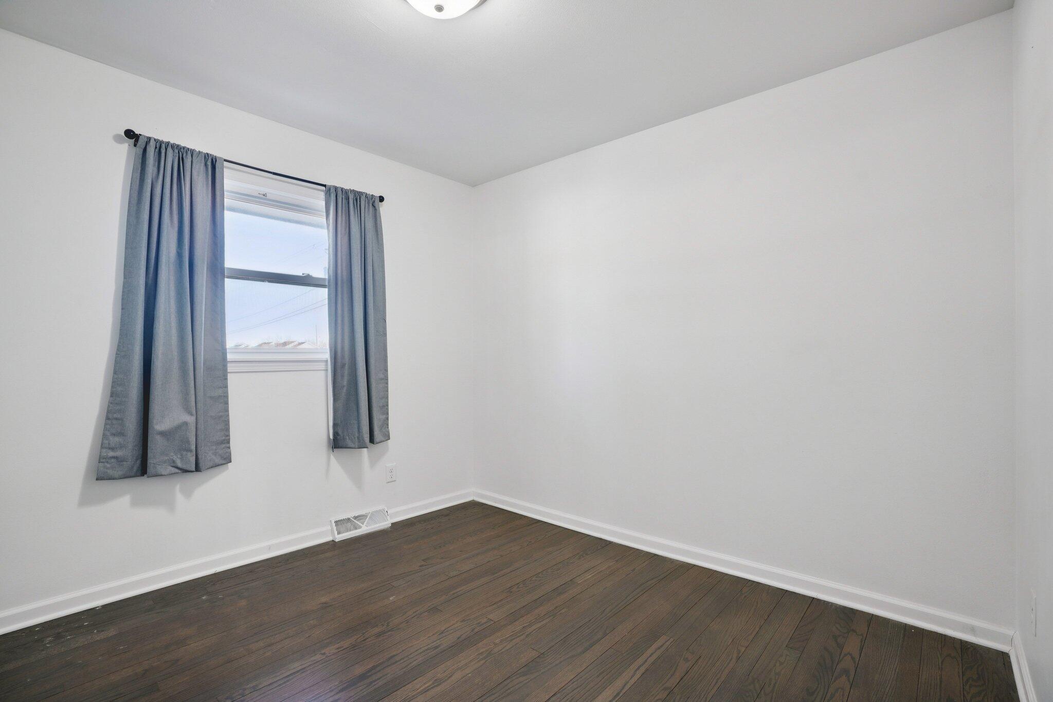 4450 55th Avenue Somers, WI 53144 - Photo 16 of 42 16-web-or-mls-55th Ave-S1202-016