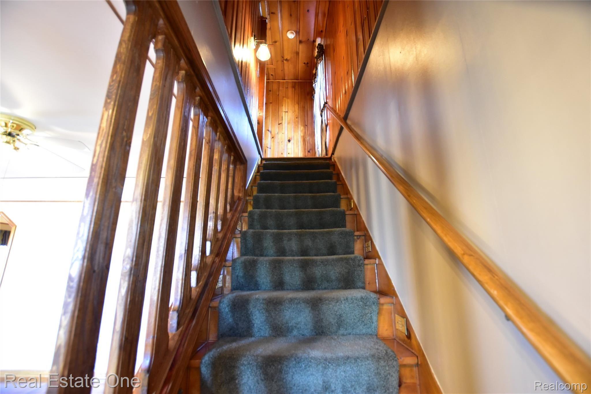 313 Elizabeth Lake Road Pontiac, MI 48341 - Photo 20 of 31 going upstairs