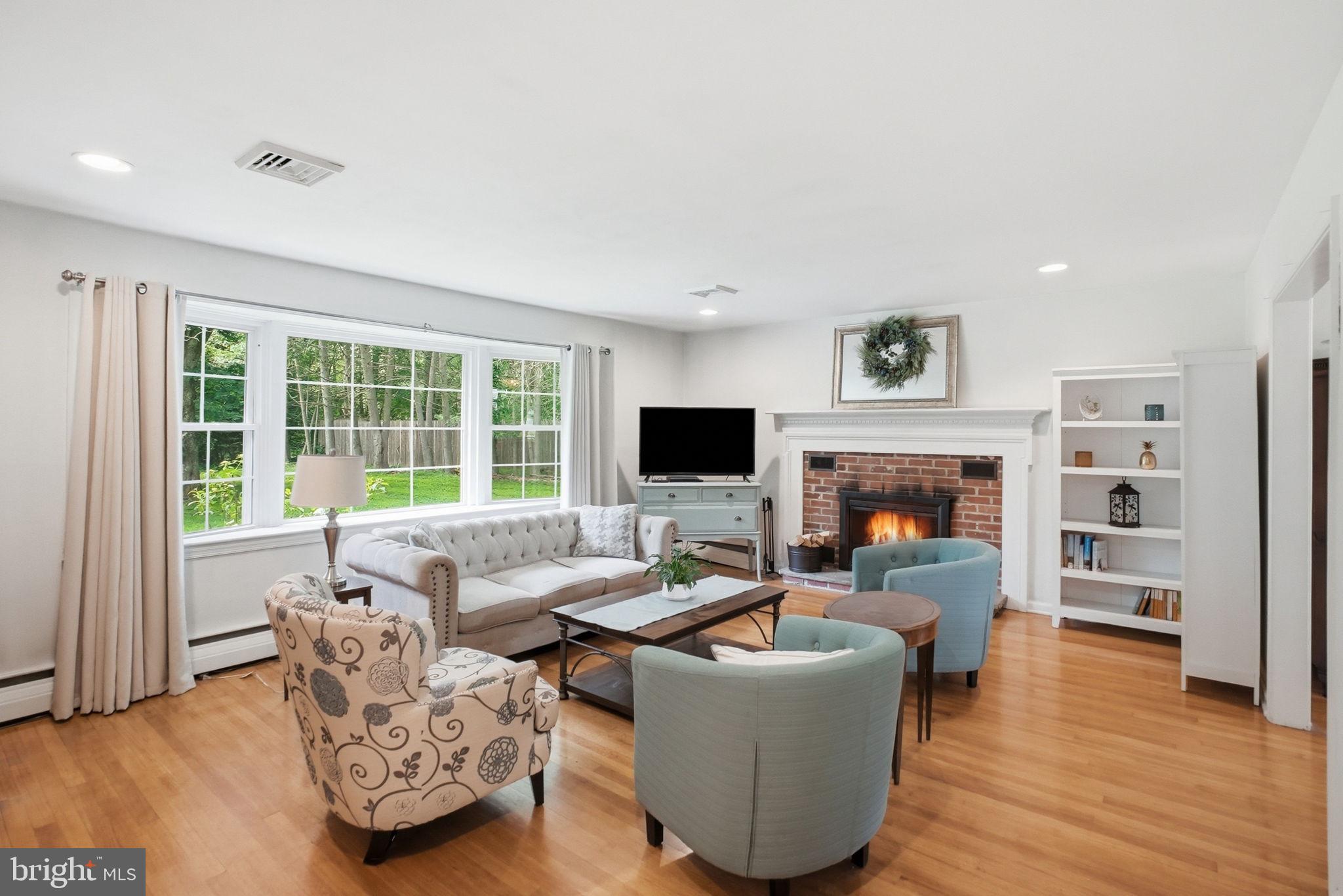 2402 Hickory Hill Road Chadds Ford, PA 19317 - Photo 3 of 33 Living Room