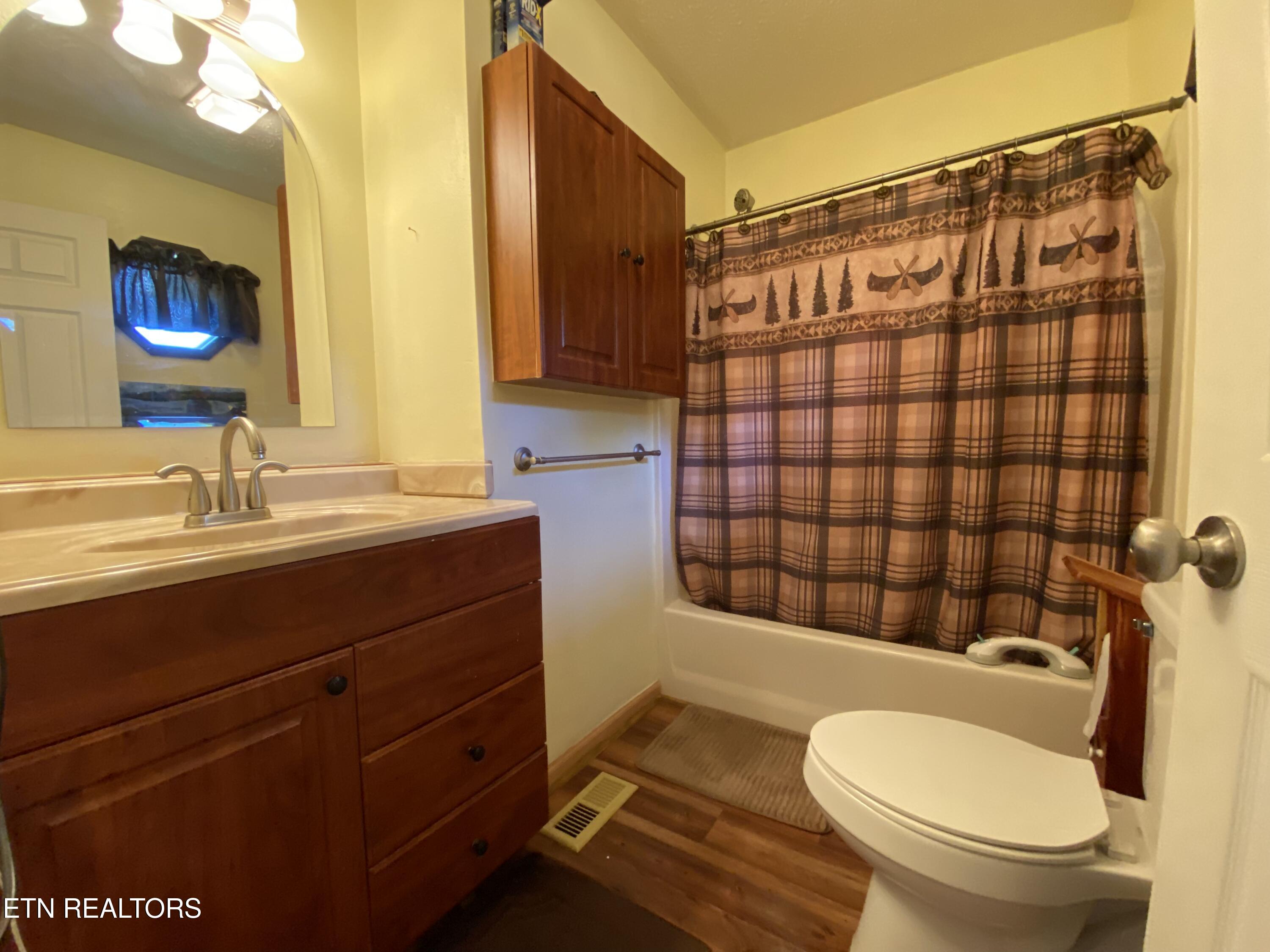 886 Pin Hook Road Spring City, TN 37381 - Photo 29 of 30 Owner Bath