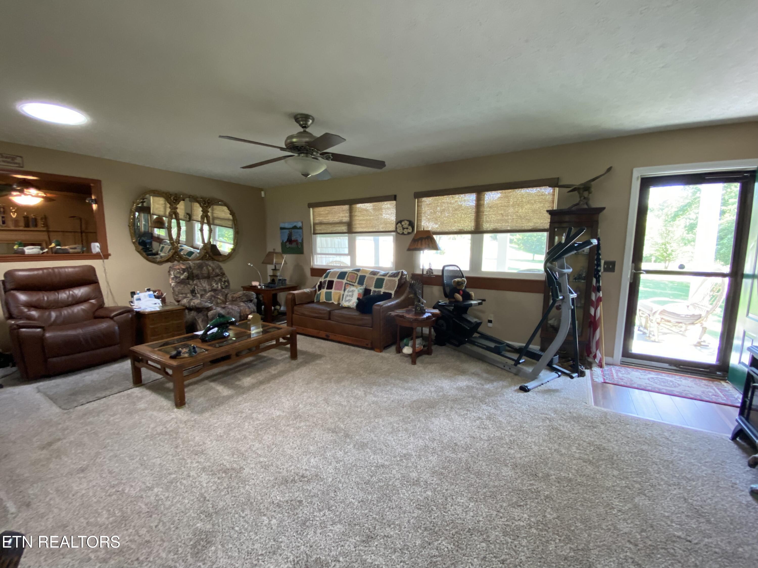 886 Pin Hook Road Spring City, TN 37381 - Photo 5 of 30 Livingroom