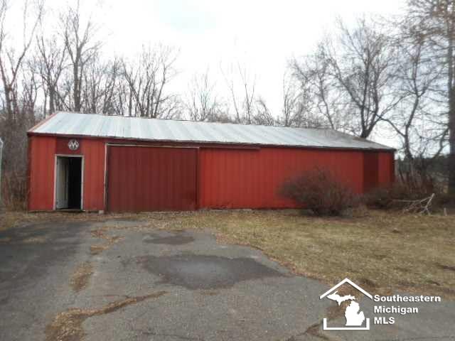 11851 Day Road Dundee, MI 48131 - Photo 4 of 11 20430903-3.JPG