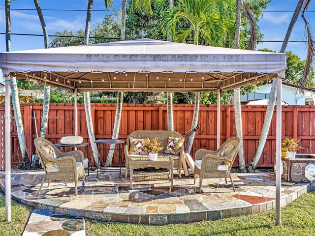 an aerial view of residential building and lake