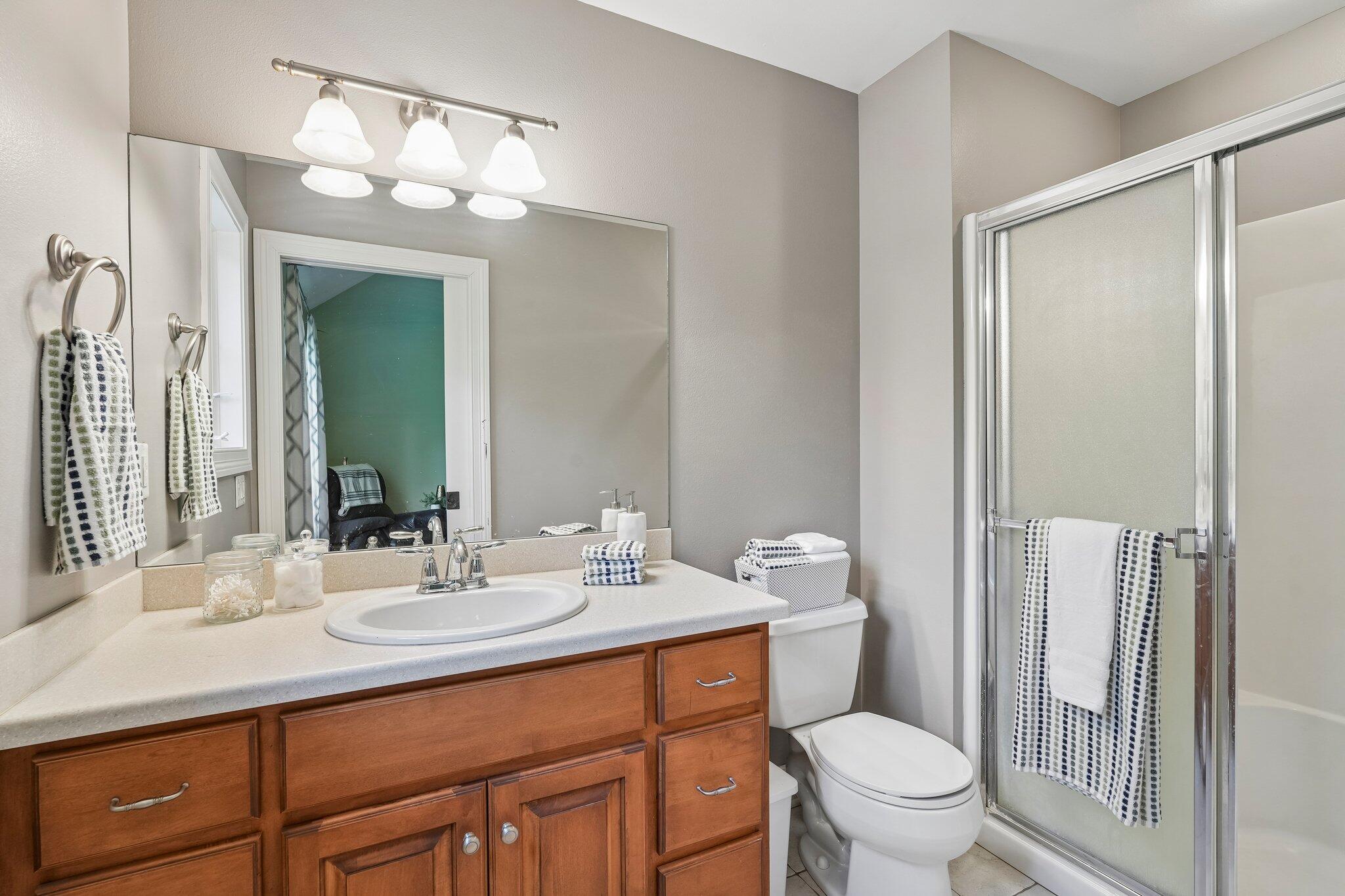 W343N6293 South Bayview Road Oconomowoc, WI 53066 - Photo 68 of 104 Full en suite bath
