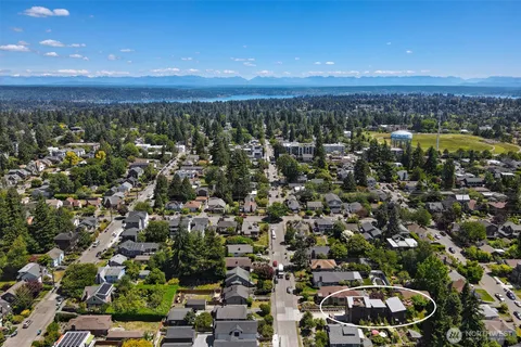 $825,000 | 527 B Northeast 89th Street, Seattle, WA 98115