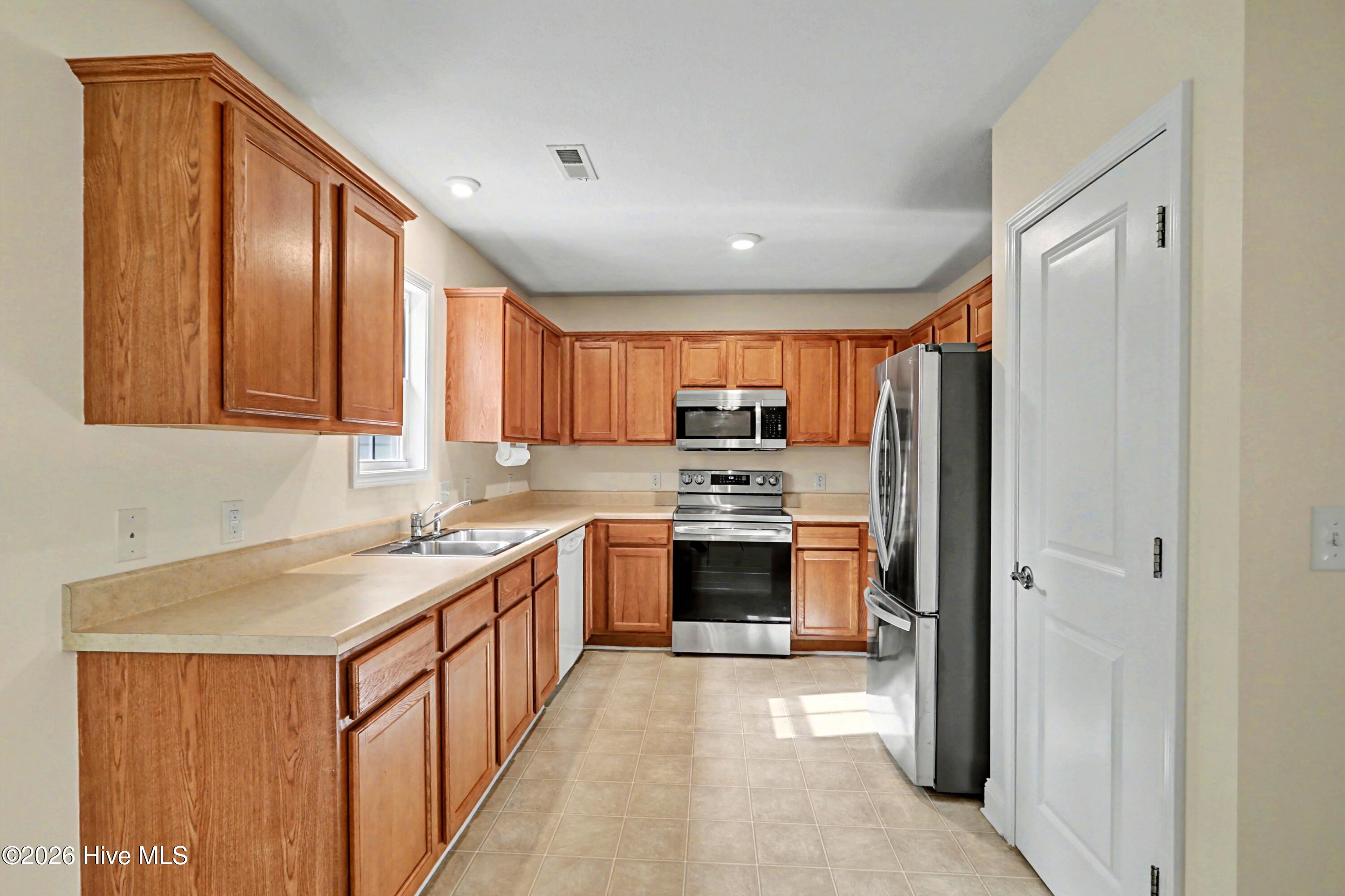 536 Edgewood Road Boiling Spring Lakes, NC 28461 - Photo 5 of 36 HewittProductions51