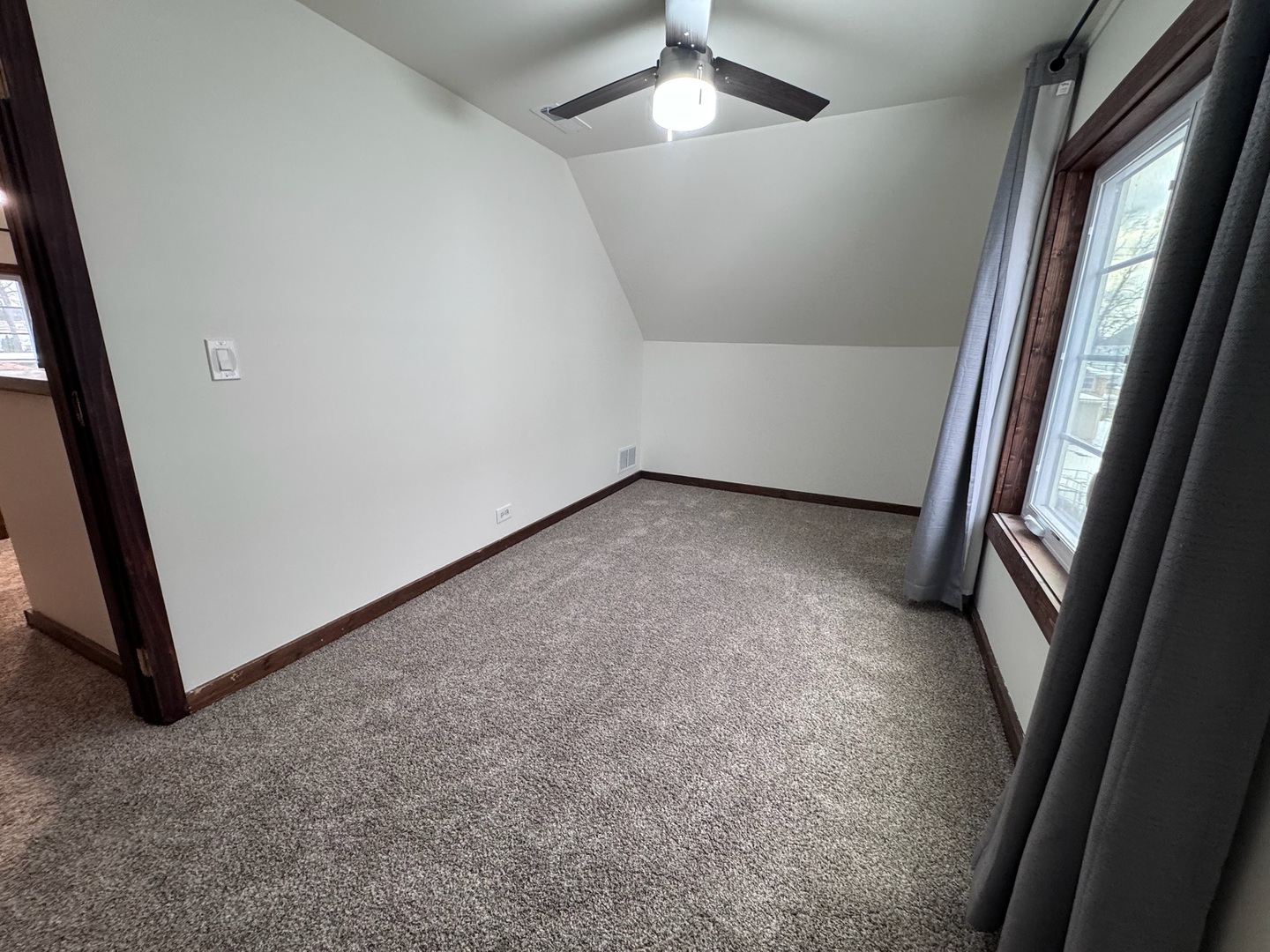 754 Spring Road Elmhurst, IL 60126 - Photo 20 of 32 an empty room with staircase