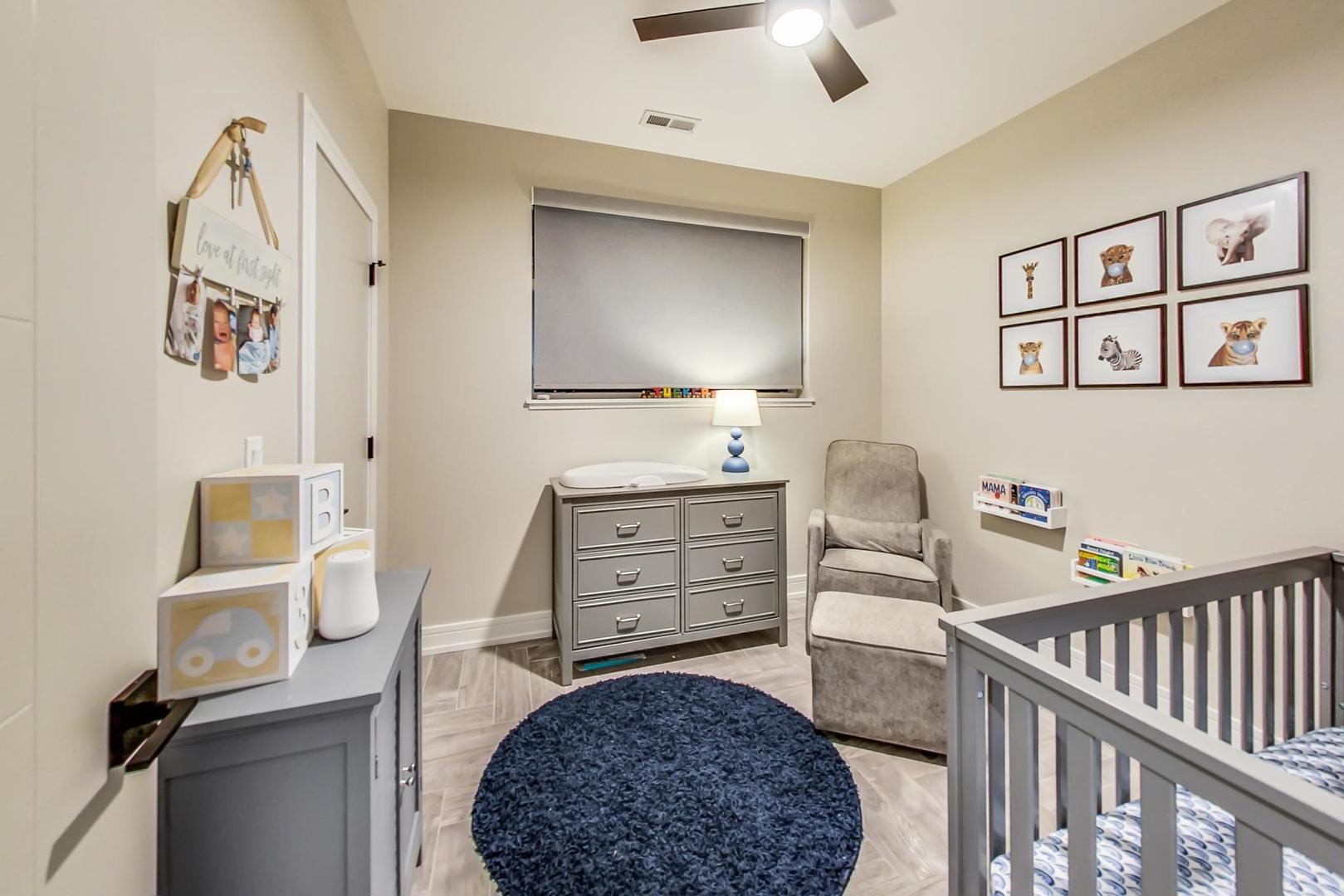 728 North Elizabeth Street, Unit 1 Chicago, IL 60642 - Photo 19 of 27 a bedroom with a bed and cabinets