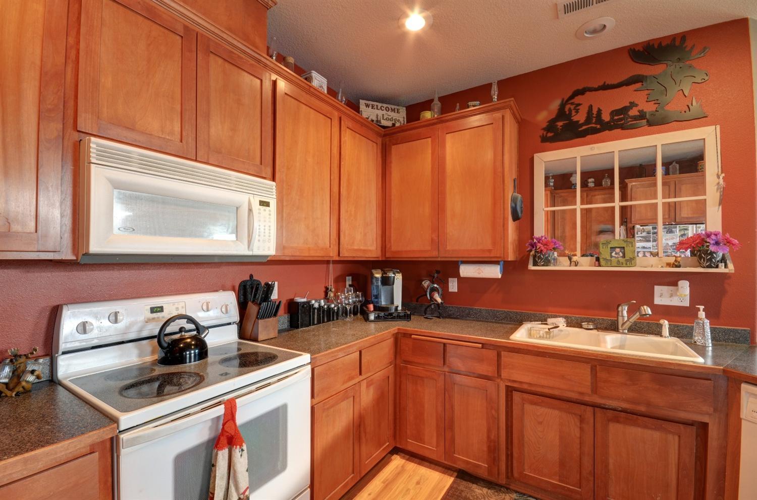 917 Ridgeview Drive Eagle Point, OR 97524 - Photo 13 of 31 a kitchen with stainless steel appliances granite countertop a sink stove and cabinets