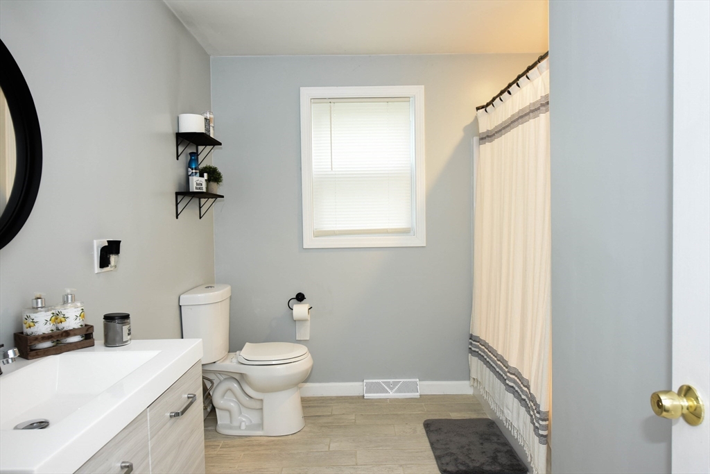150 Hathaway Road Acushnet, MA 02743 - Photo 12 of 36
