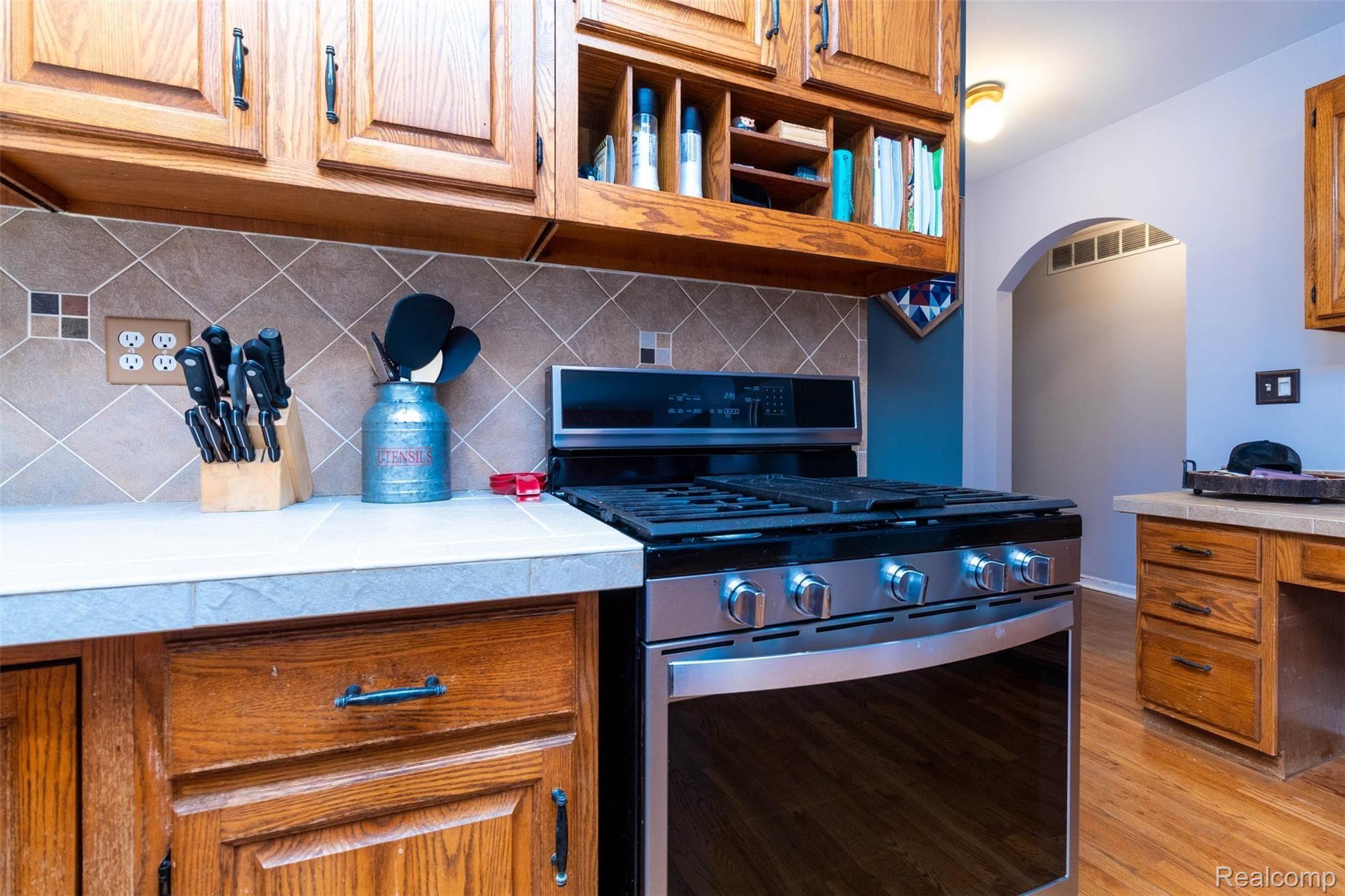 10695 Roberts Road Stockbridge, MI 49285 - Photo 18 of 60 interior (11).jpg